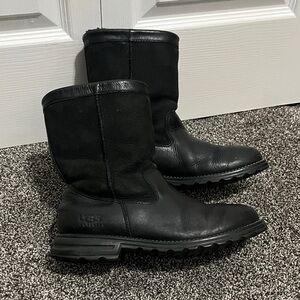 UGG Brooks Black Leather & suede Moto style Boots, 9